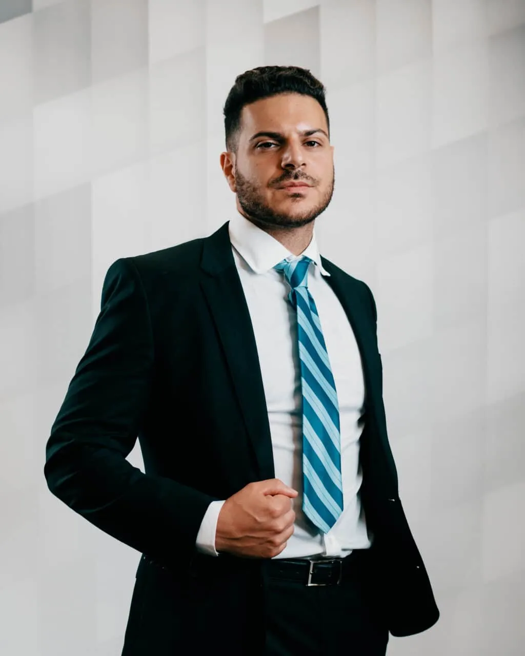 Josh Askarinam Headshot 2022